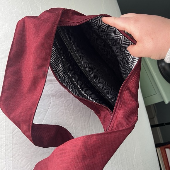 Ogio Women's Brooklyn Messenger Bag Tablet Purse Zippered Lifestyle Travel Red - Picture 6 of 9